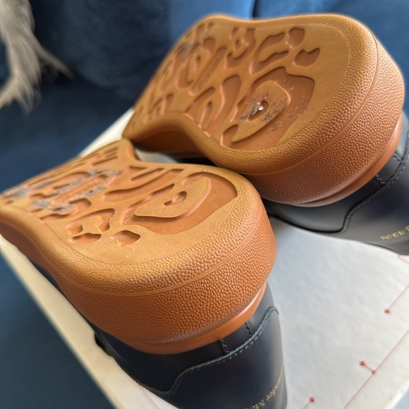 Alexander McQueen Black & Tan Larry Contrast
Sole Platform Sneaker Size 44 US 11 - Picture 9 of 11